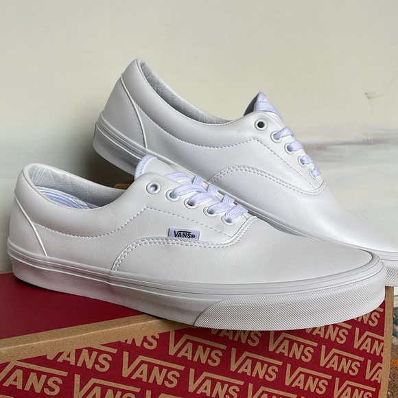 Vans Men’s Era Classic Tumble)Truewhite
VN0A38FRODJ
Sneakers - Picture 12 of 16